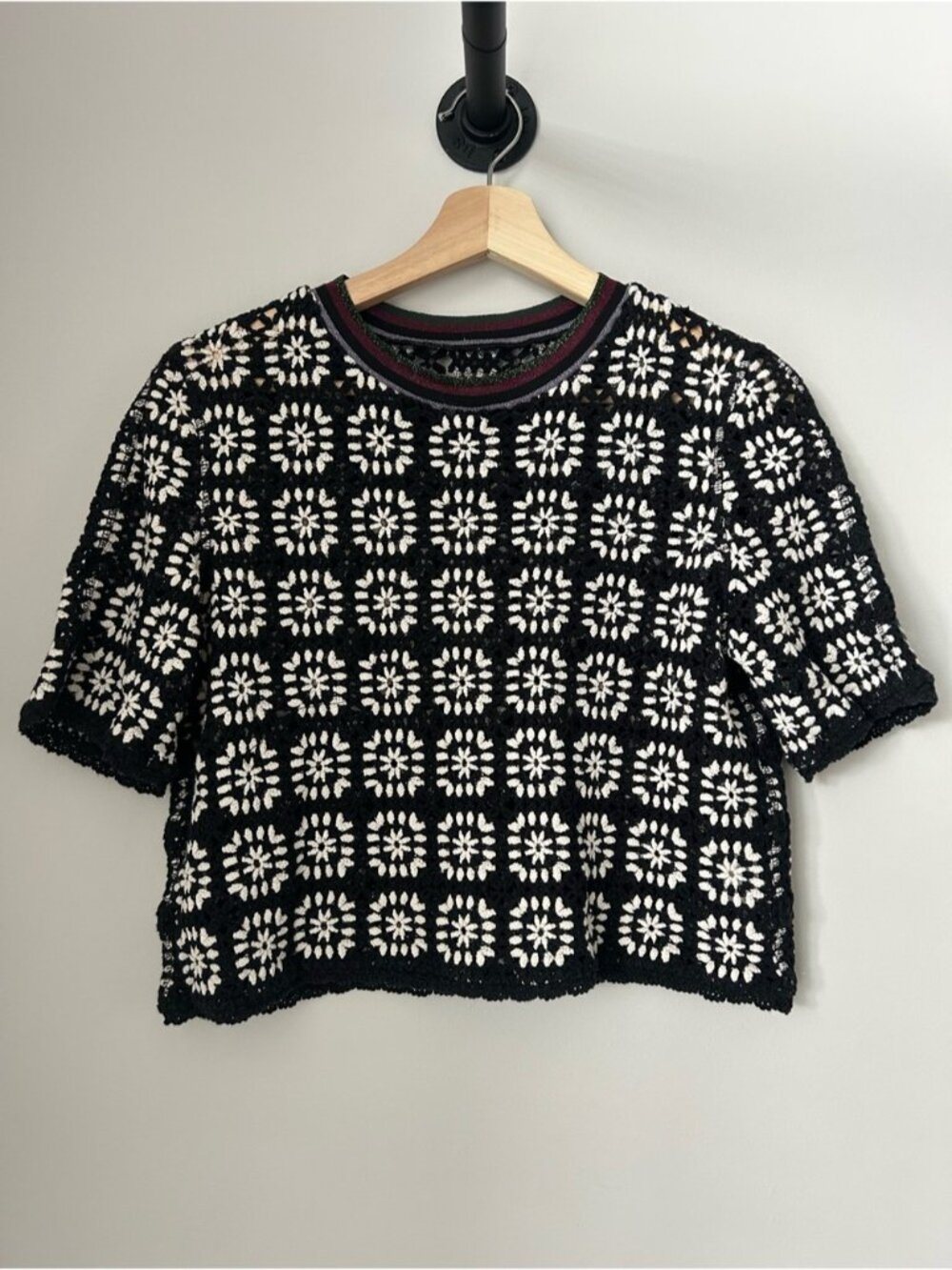 D’zzit Crochet Short-Sleeve Top
